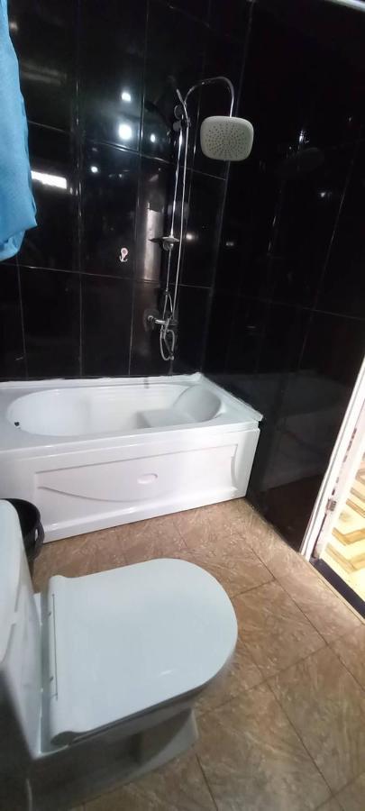 Apartment Zurabi Батуми Екстериор снимка