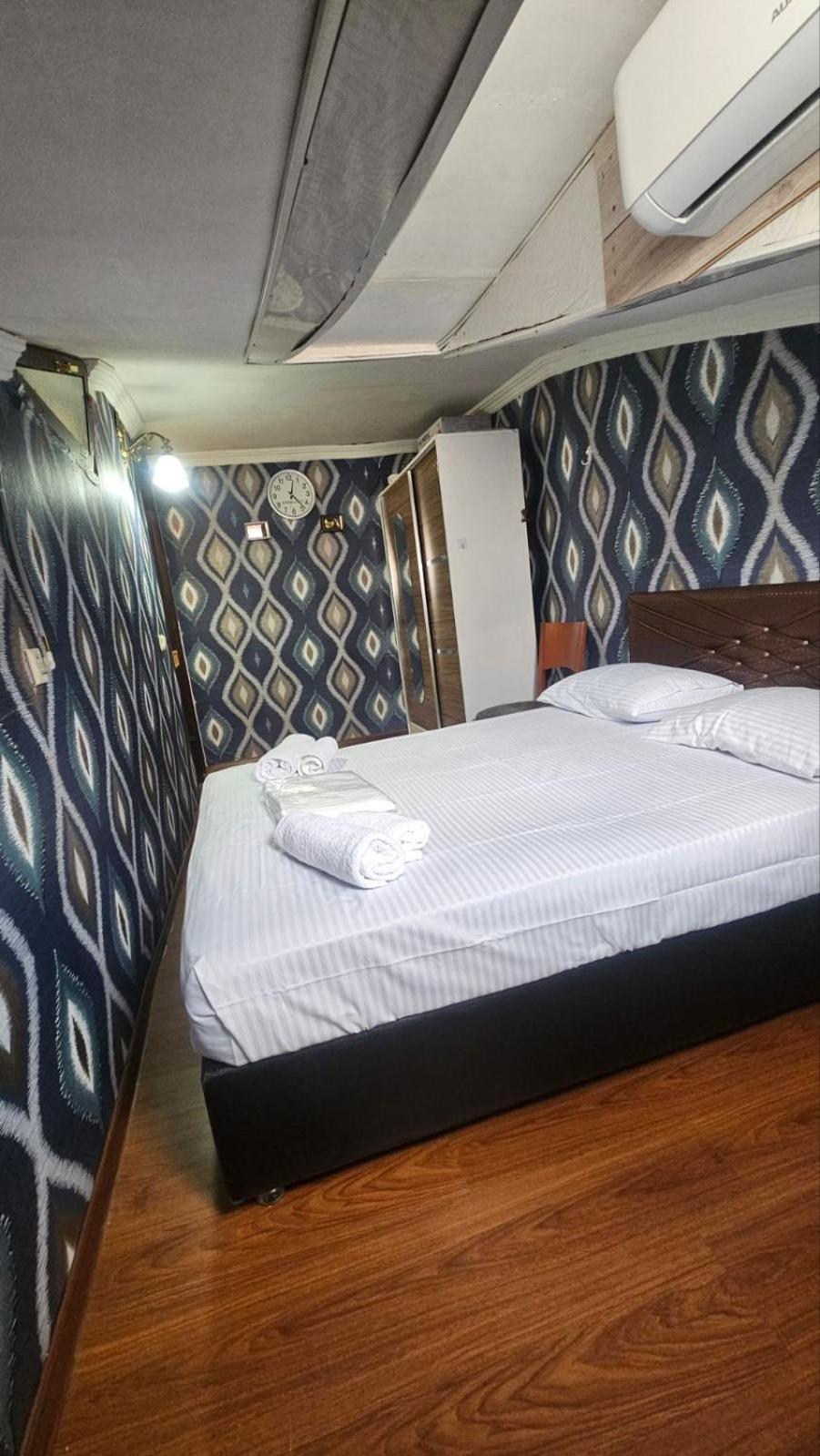 Apartment Zurabi Батуми Стая снимка