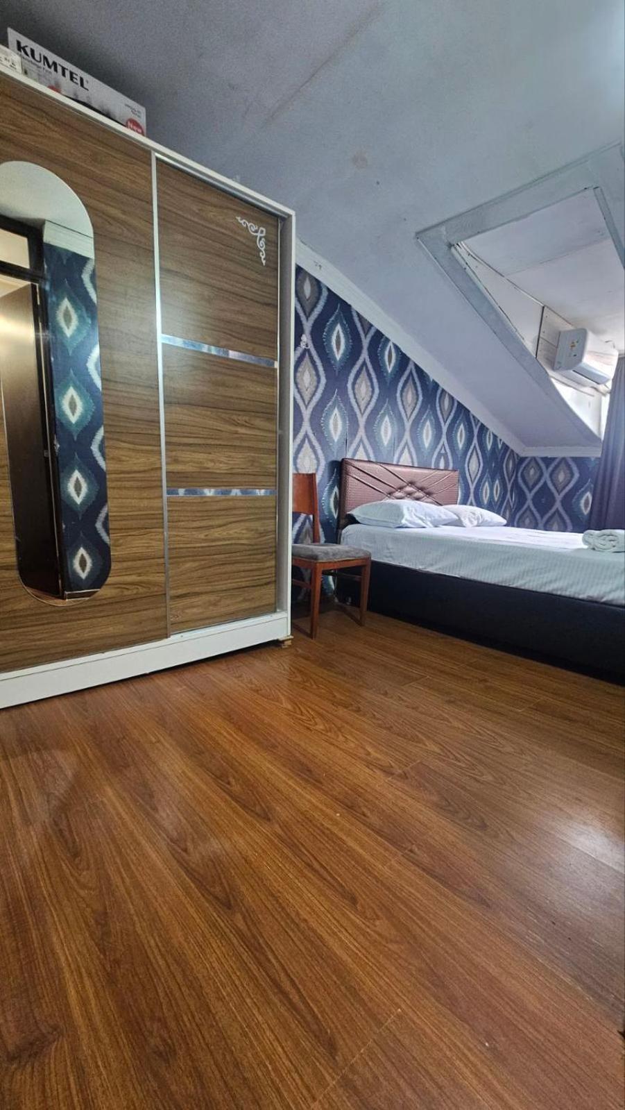 Apartment Zurabi Батуми Стая снимка