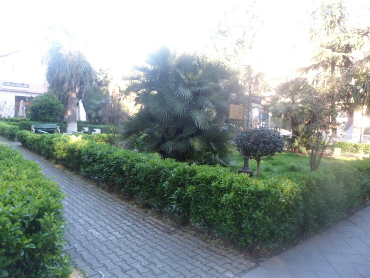 Apartment Zurabi Батуми Екстериор снимка